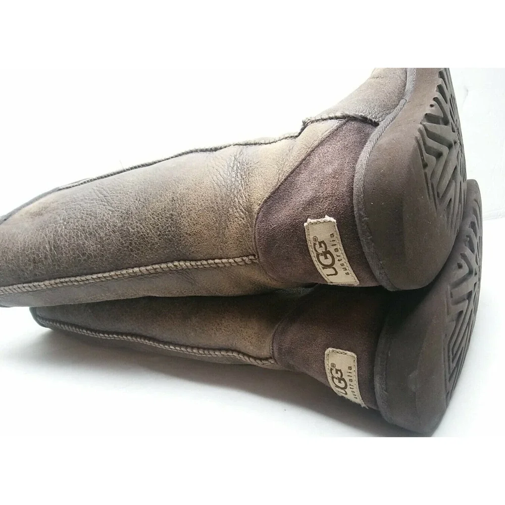 UGG Australia 5804 Classic Tall Bomber Brown Boots Womens Size 7 (shows wear)